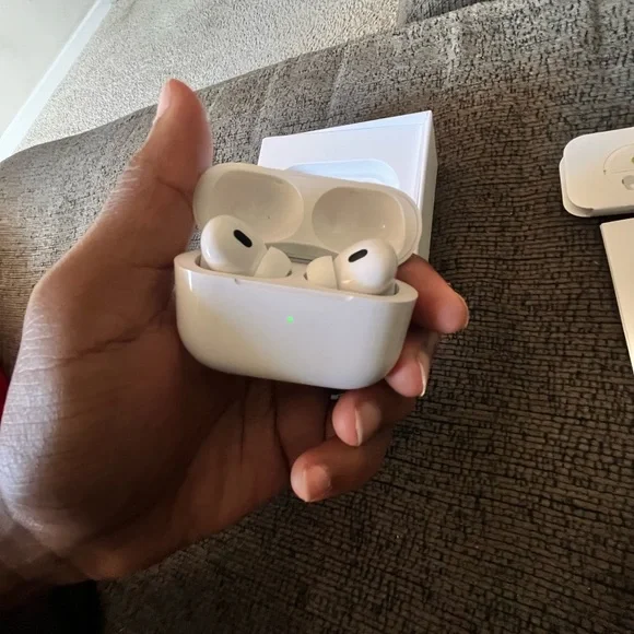Apple White Wireless Earbuds